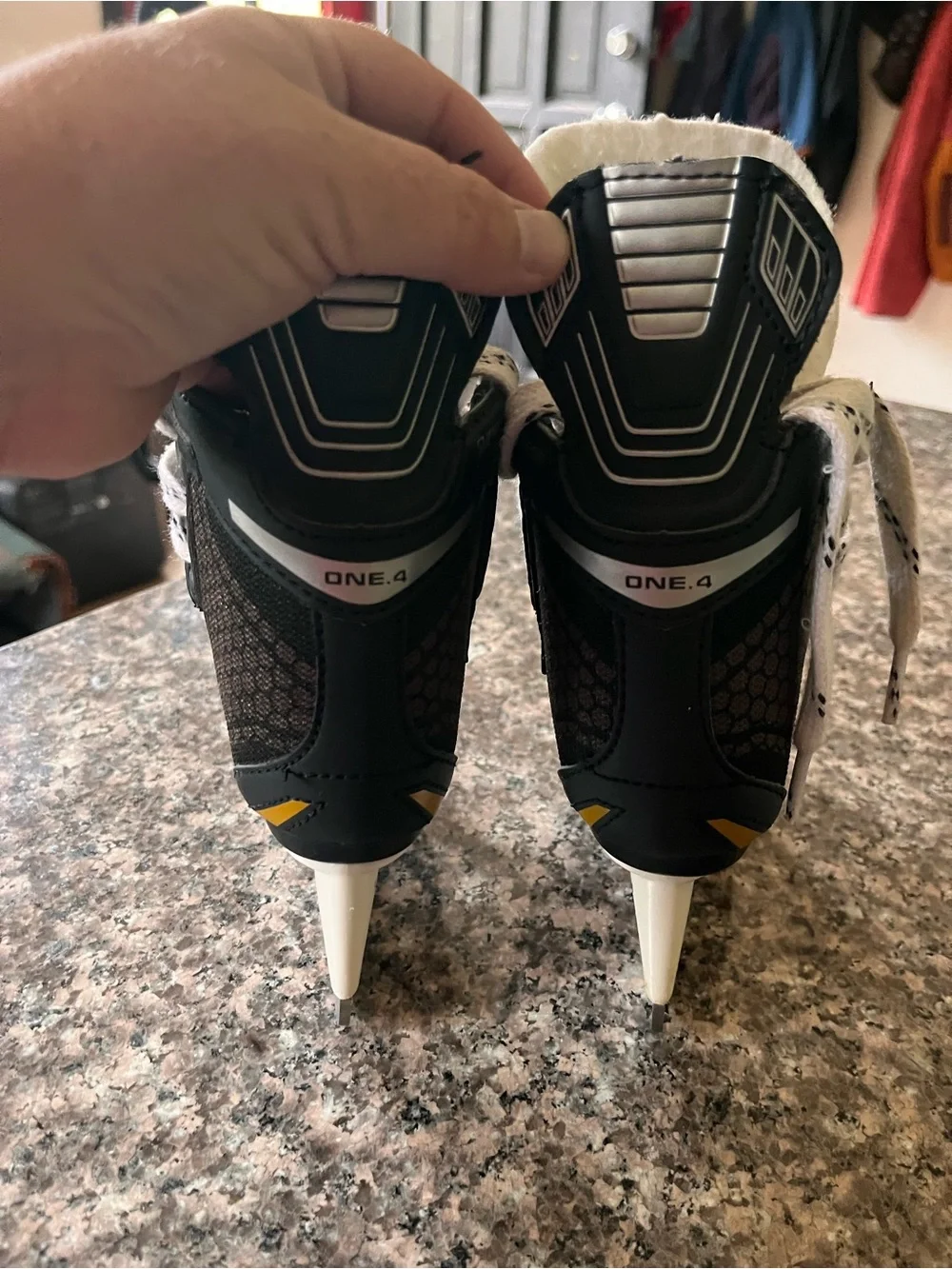 Bauer Kids Black and White Ice Skate Size Youth 07